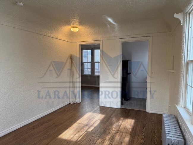 Building Photo - 407 S 5th St