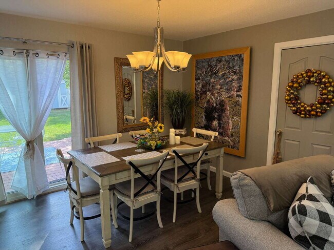 Foto del edificio - Charming 3-Bedroom Retreat in Westlake!