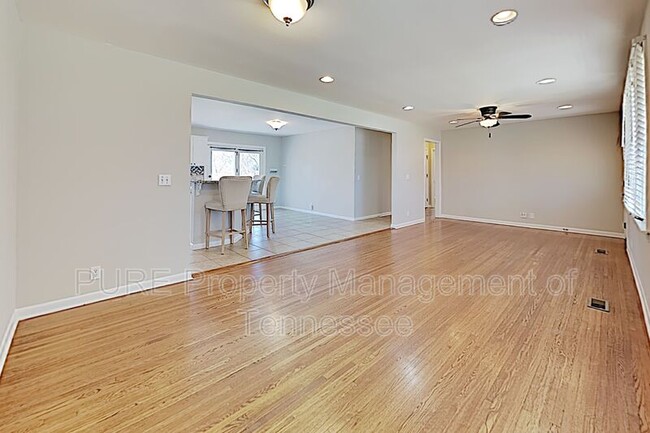 Building Photo - 541 Northcrest Dr