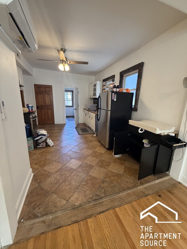 Foto del edificio - 2638 W Belden Ave