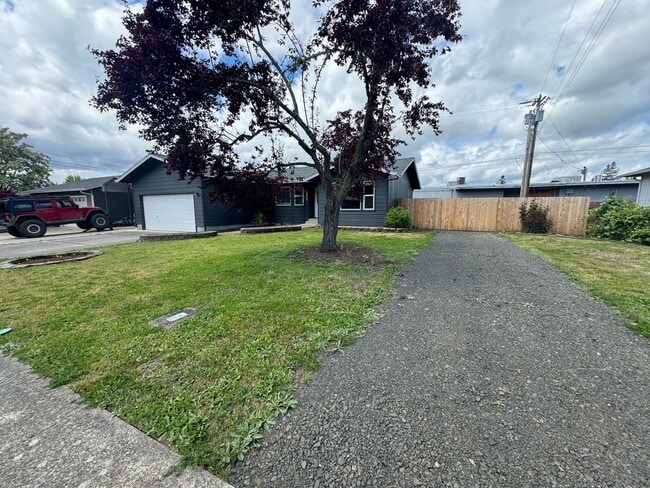 Building Photo - Updated 3 bedroom house