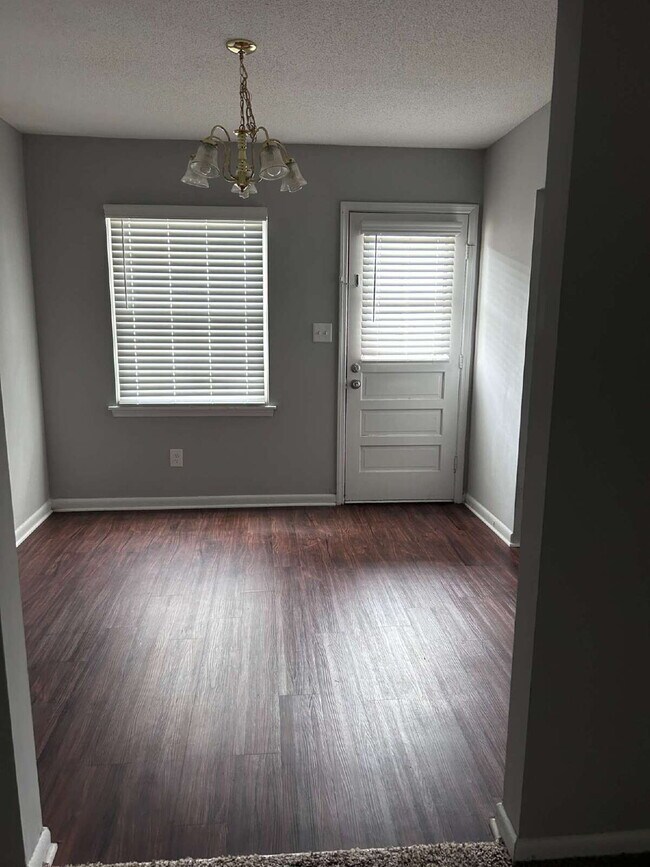 Foto del edificio - 4770 Champion Ct