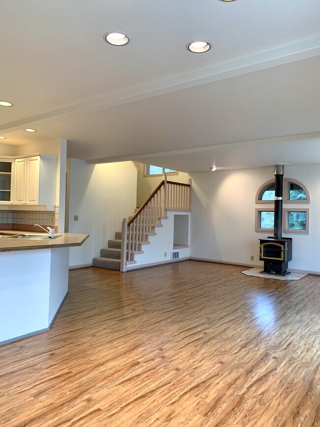 escaleras - 1548 Panorama Dr