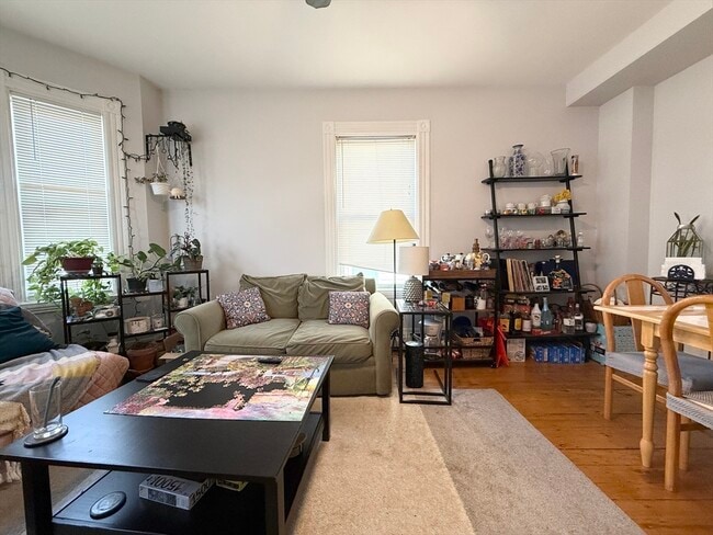 Building Photo - 253 Elm St