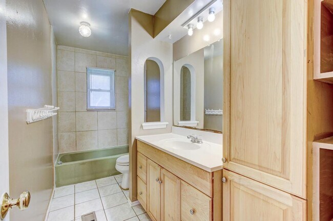 Foto del edificio - Excellent 4 Bed 2 Bath in Oklahoma City - ...