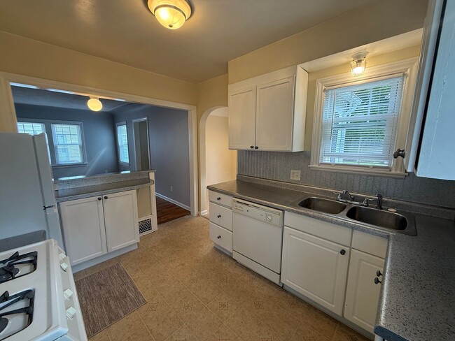 Building Photo - Charming 3-Bedroom Home for Rent – Quiet C...