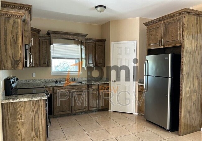 Building Photo - 2708 W Primrose Ave