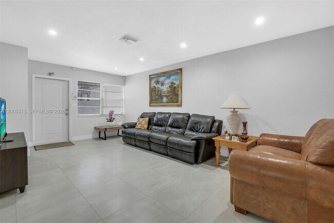 Foto del edificio - 862 W 79th St