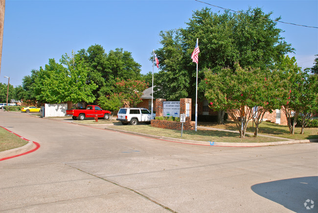 Building Photo - Gateway Village