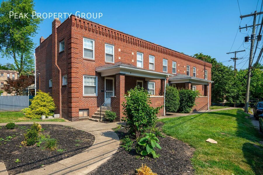 Primary Photo - Available Now! Newly Renovated 2 Bedroom T...