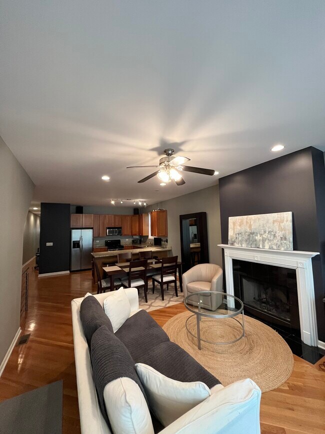 Foto del edificio - 2143 W Crystal St