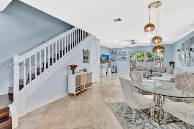 Building Photo - 853 SW 11th Ct