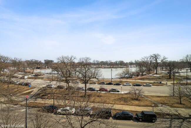 Foto del edificio - 2500 N Lakeview Ave