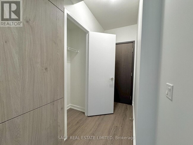 Building Photo - 1 Yorkville Ave