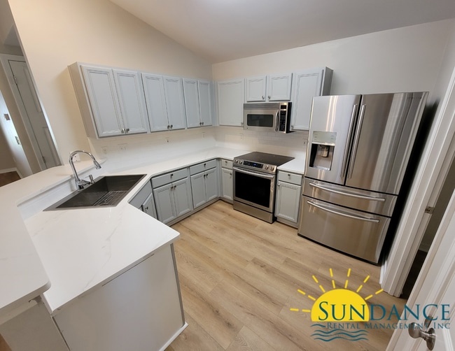Building Photo - Renovated 4 Bedroom Home in Santa Rosa Beach!