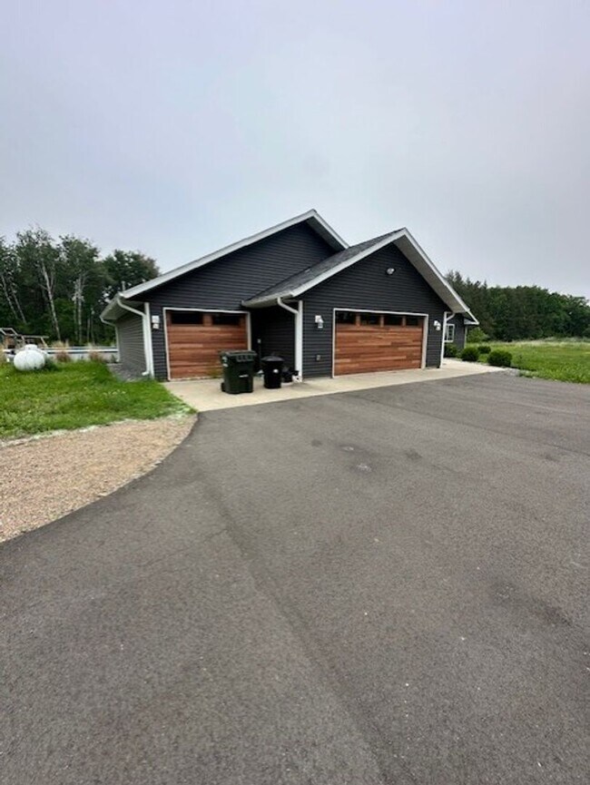 Foto del edificio - 4 Bed, 2 bath Single Family Home - Pillager