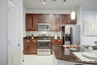 Building Photo - 4999 Post Oak Timber Dr