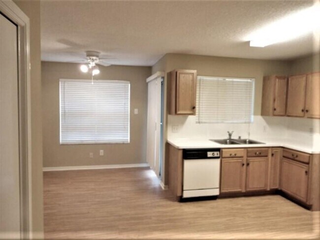 Foto del edificio - 15306 Romford Ln