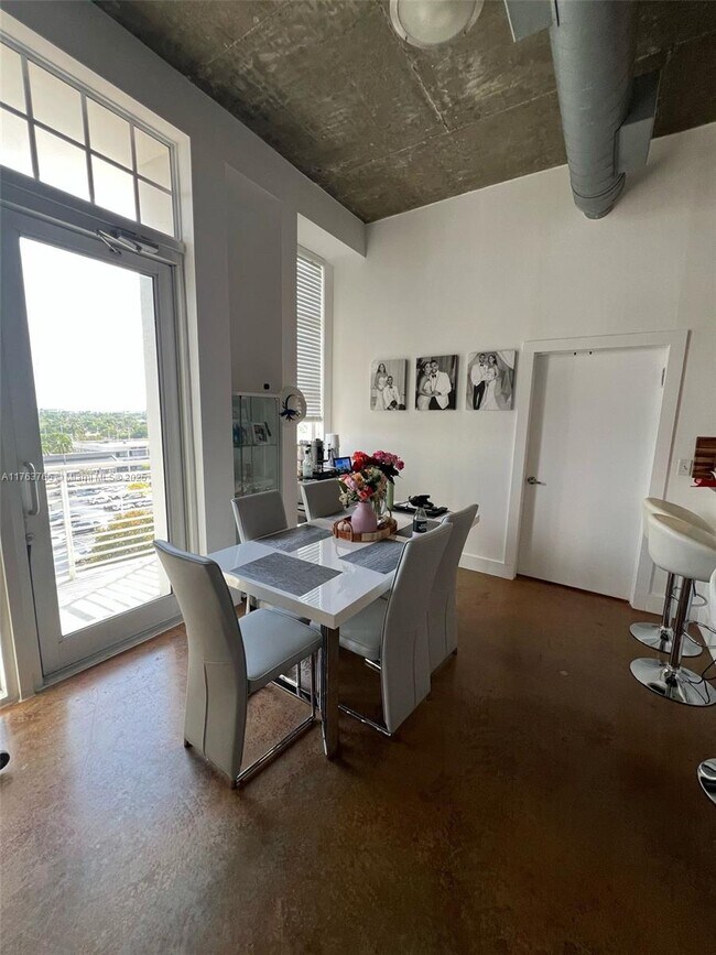 Foto del edificio - 1789 NE Miami Gardens Dr