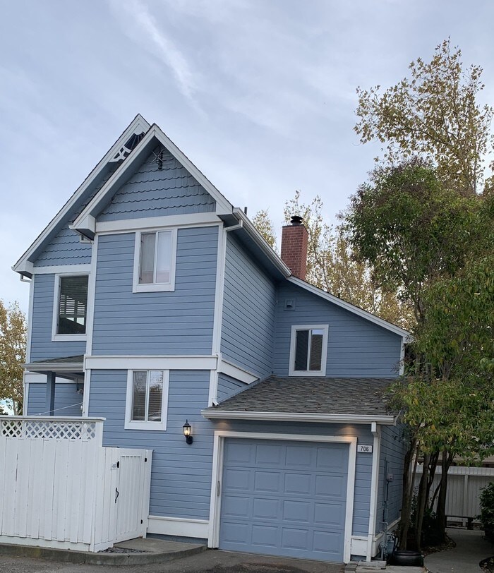 Primary Photo - 706 Almond St