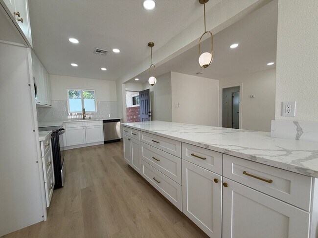 Building Photo - 3 Bedroom in Las Vegas NV for rent.