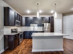 Building Photo - 1652 Carriage Hills Blvd