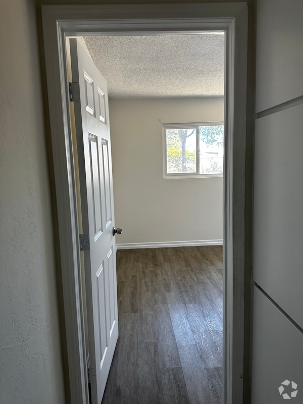 Building Photo - 9490 Elm Ave