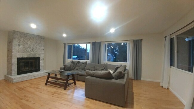 Foto del edificio - 1600 Henry Ridge Mtwy