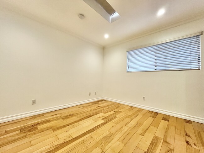 Building Photo - 11630 Chenault St