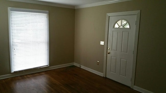 Living Room - 1715 Howard St