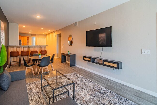 Building Photo - 1275 E University Dr