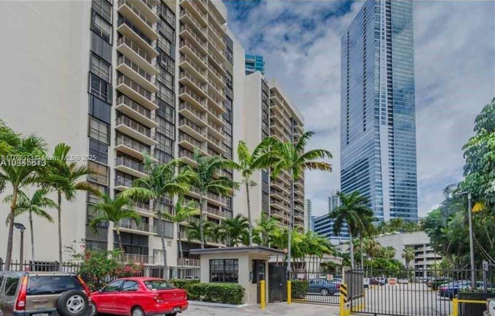 Primary Photo - 1450 Brickell Bay Dr