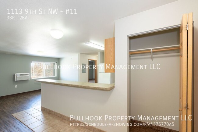 Building Photo - Welcome to this move-in-ready freshly pain...