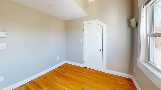 Building Photo - 4 Boylston Pl