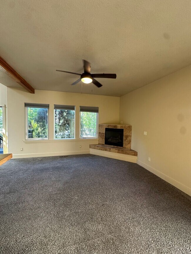 Foto del edificio - Charming 3 Bedroom home near Old Mill!