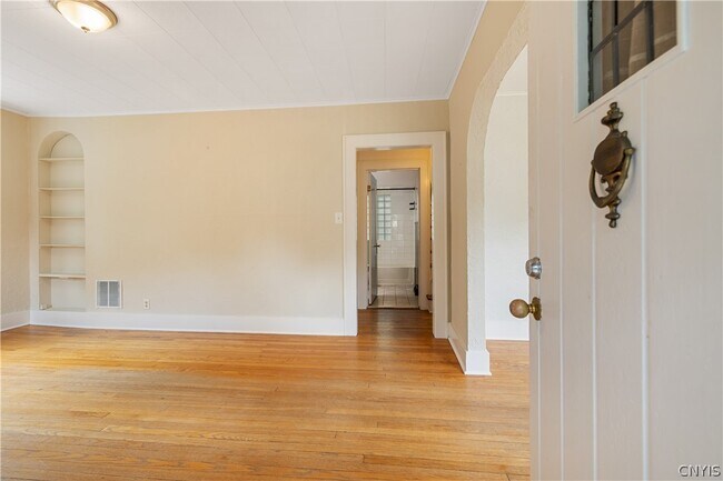 Building Photo - 448 Buckingham Ave