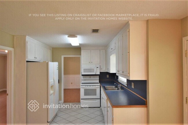 Building Photo - 135 Lacey Oak Ln