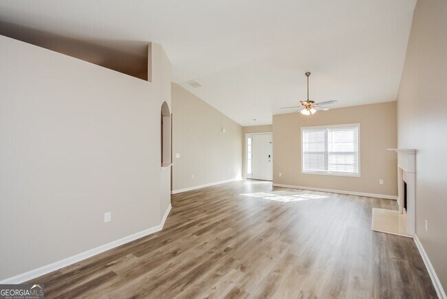 Foto del edificio - 100 Riverhill Ct