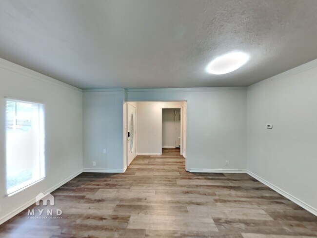 Foto del edificio - 5408 Mack Rd
