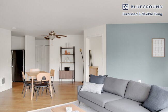 Foto del edificio - 938 110th Ave NE