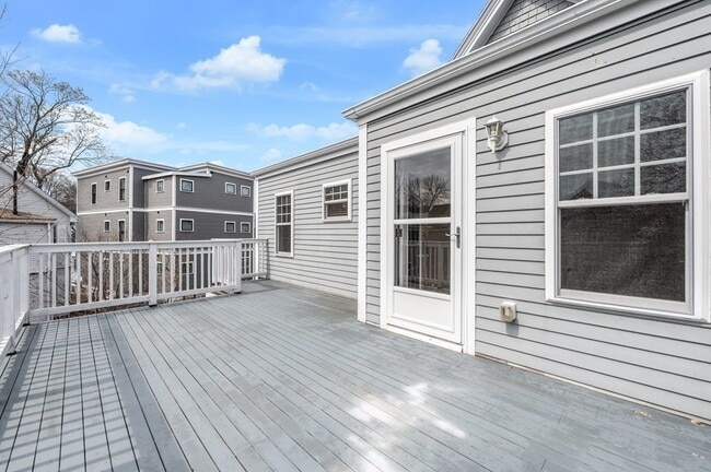 Building Photo - 7 Van Norden St