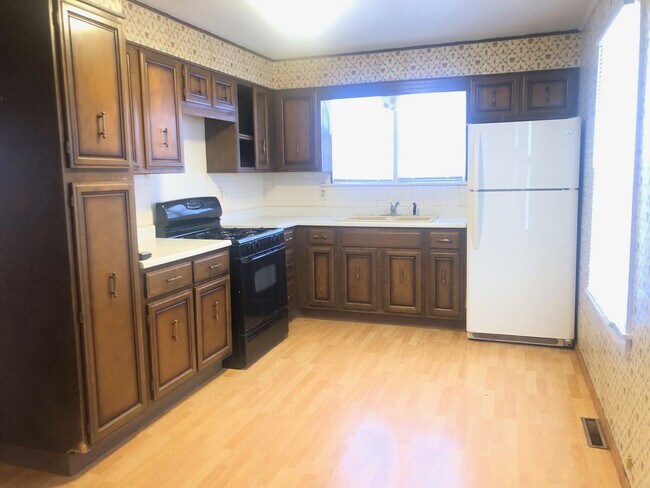 Foto del edificio - Neat 3 BR house in south Bloomington. Hard...