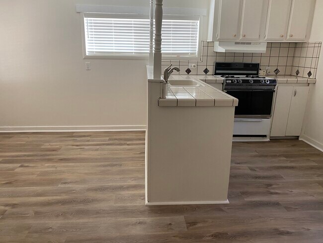 Foto del edificio - 469 Emerson St