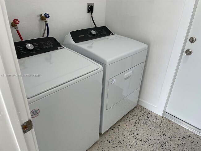 Foto del edificio - 2250 SW 69th Ave