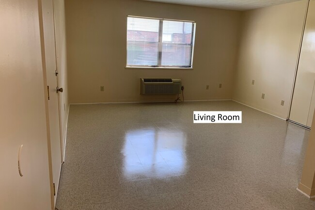 Livingroom - Richmond Manor Apts- WAIT LIST - Section 8