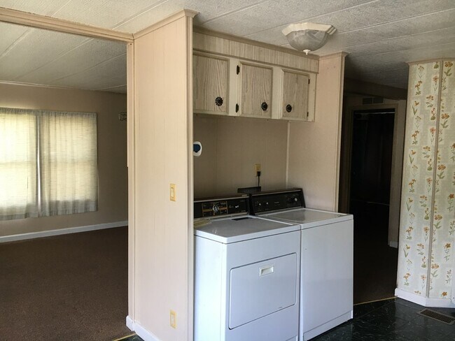 Building Photo - 603 Sirius Dr
