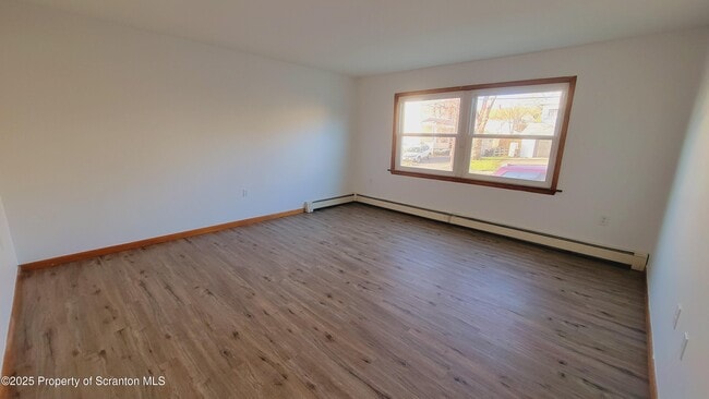 Building Photo - 712 Alder St