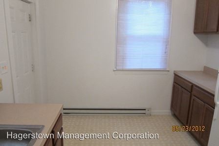 Foto del edificio - 3 br, 1 bath Apartment - 465 Park Place
