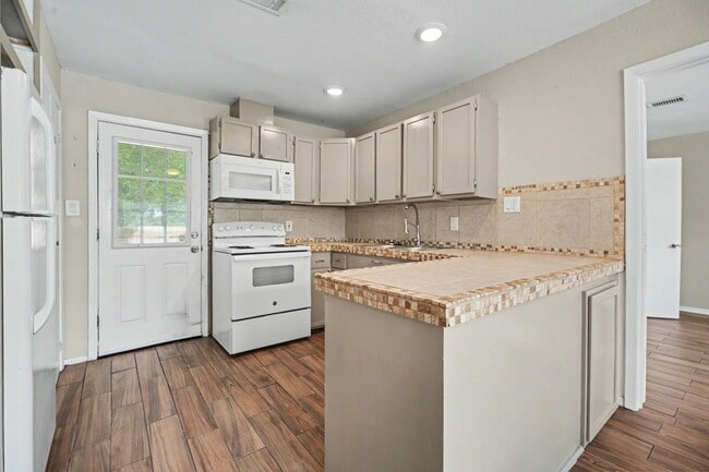 Building Photo - 6500 Haden Dr