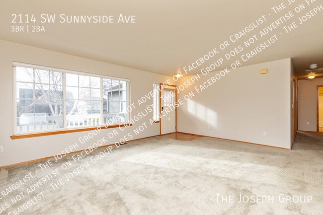Building Photo - 2114 SW Sunnyside Ave